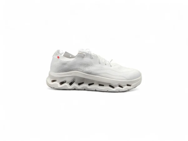 IMG20260118193337-Photoroom ON-CLOUD White Cloudtilt Sneakers